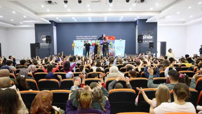 Derince’de Çocuklar Tiyatro ile  Hem Eğlendi Hem Öğrendi